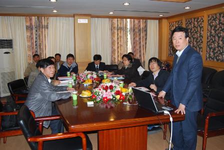 材料学院分党委书记、材料实验教学中心唐颂超做验收汇报